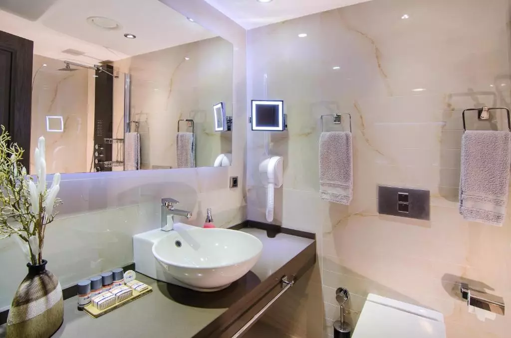 سرویس بهداشتی The Grand Blue Sky International